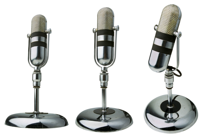 microphones-1491019_1920