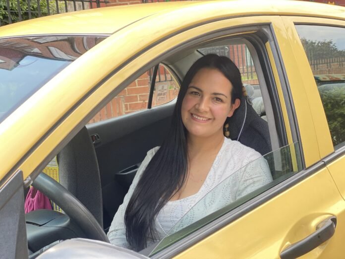 Taximóvil lanza convocatoria exclusiva para mujeres taxistas en el Valle de Aburrá