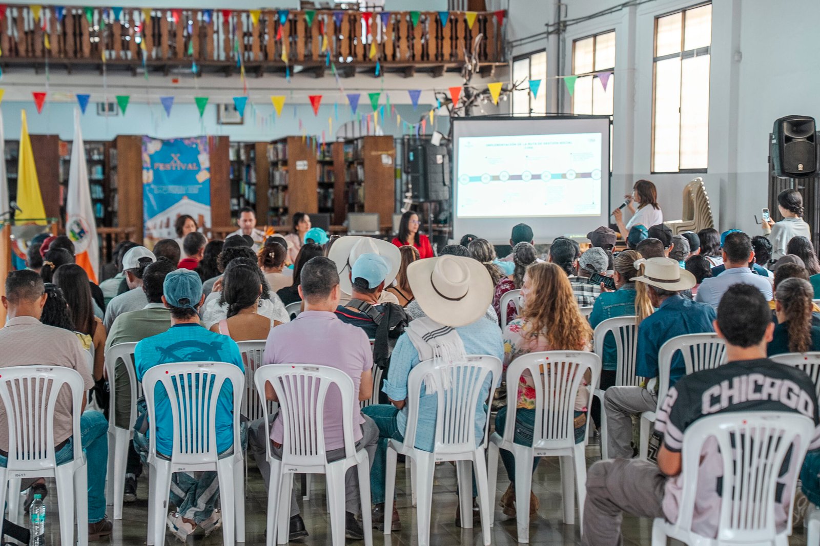 Familias reciben Familias reciben